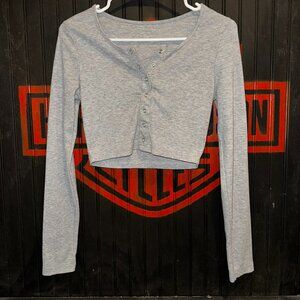 Grey crop-sweater. button up and down!